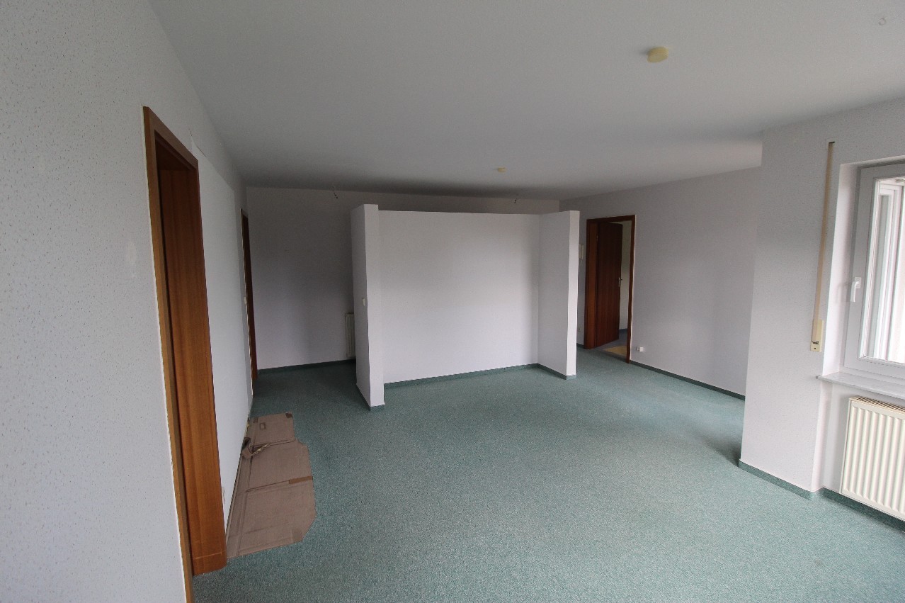 Wohnzimmer mit Raumteiler