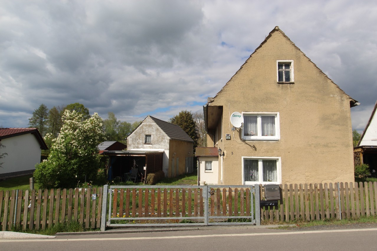 Einfahrt mit Tor