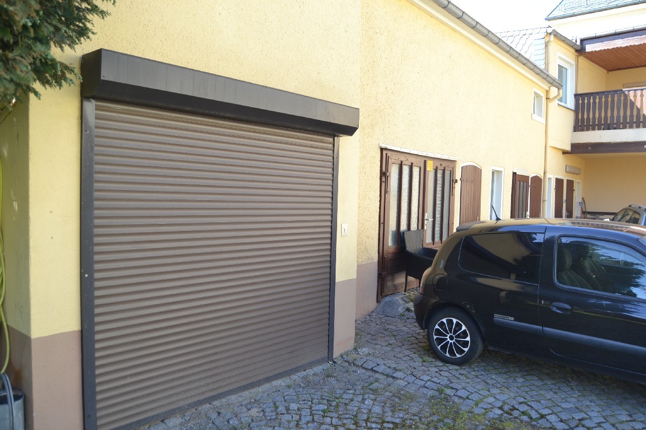 Garage und Schuppen am Haus