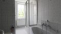 Bad mit Dusche + Wanne